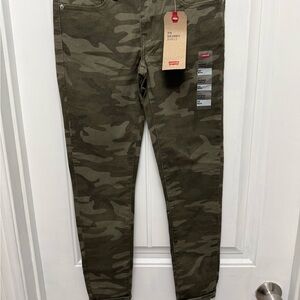 NWT Levi’s  711 Pants Womens Size 00 W24 Camo Jrs Stretch Skinny Ankle (18-11)